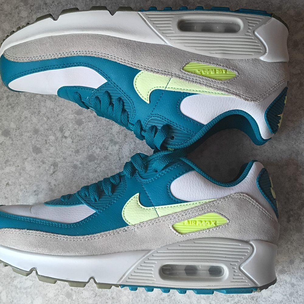 Nike Sneakers in Teal and Lime